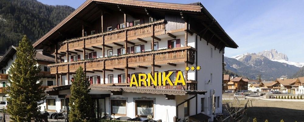 Hotel Arnika Pozza di Fassa Esterno foto