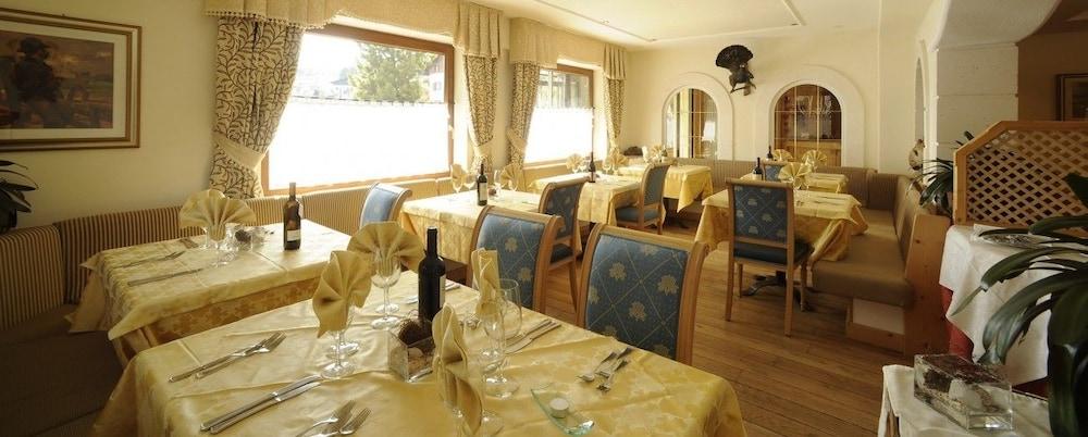 Hotel Arnika Pozza di Fassa Esterno foto