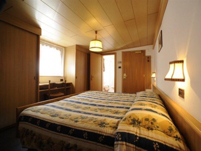 Hotel Arnika Pozza di Fassa Esterno foto