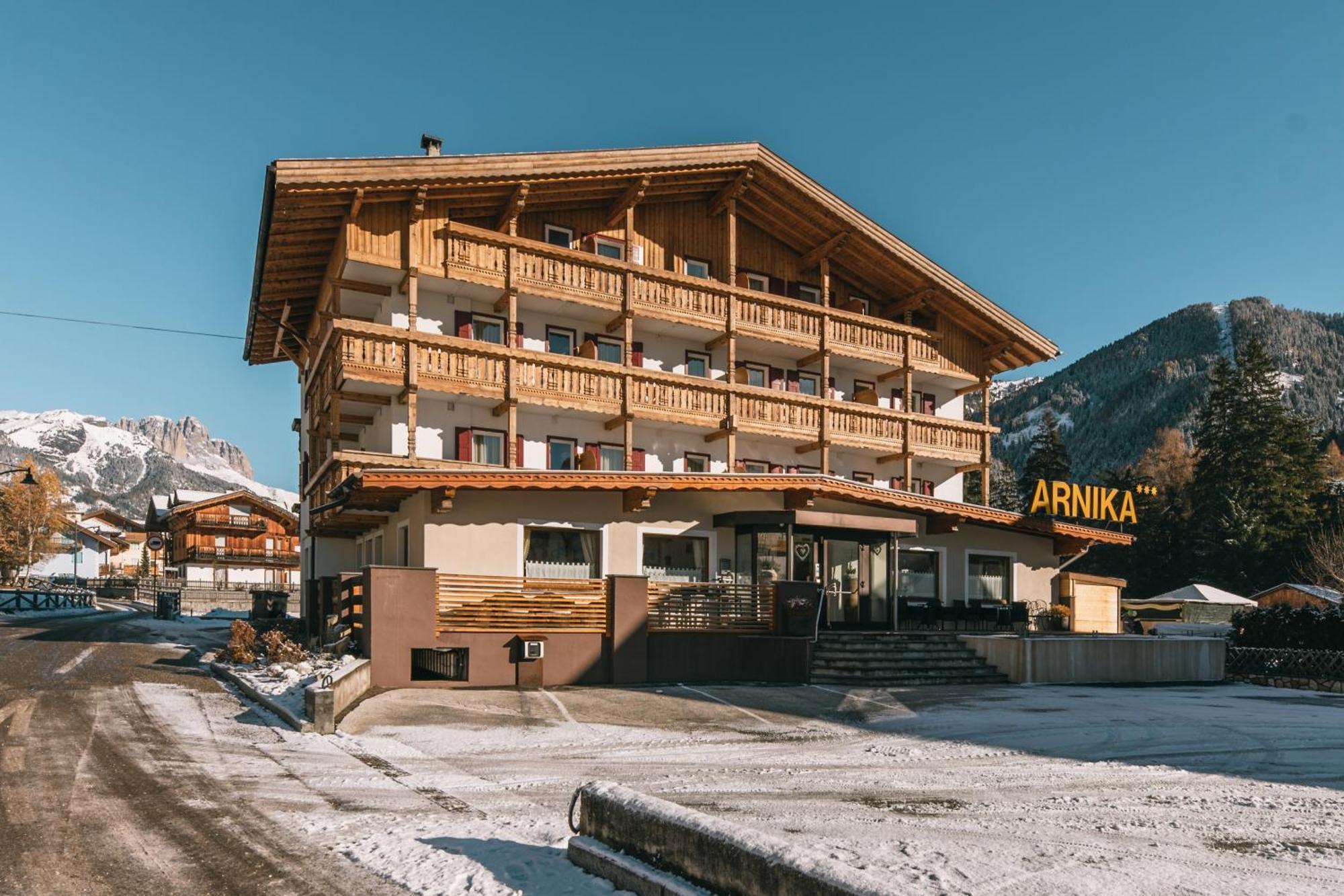 Hotel Arnika Pozza di Fassa Esterno foto