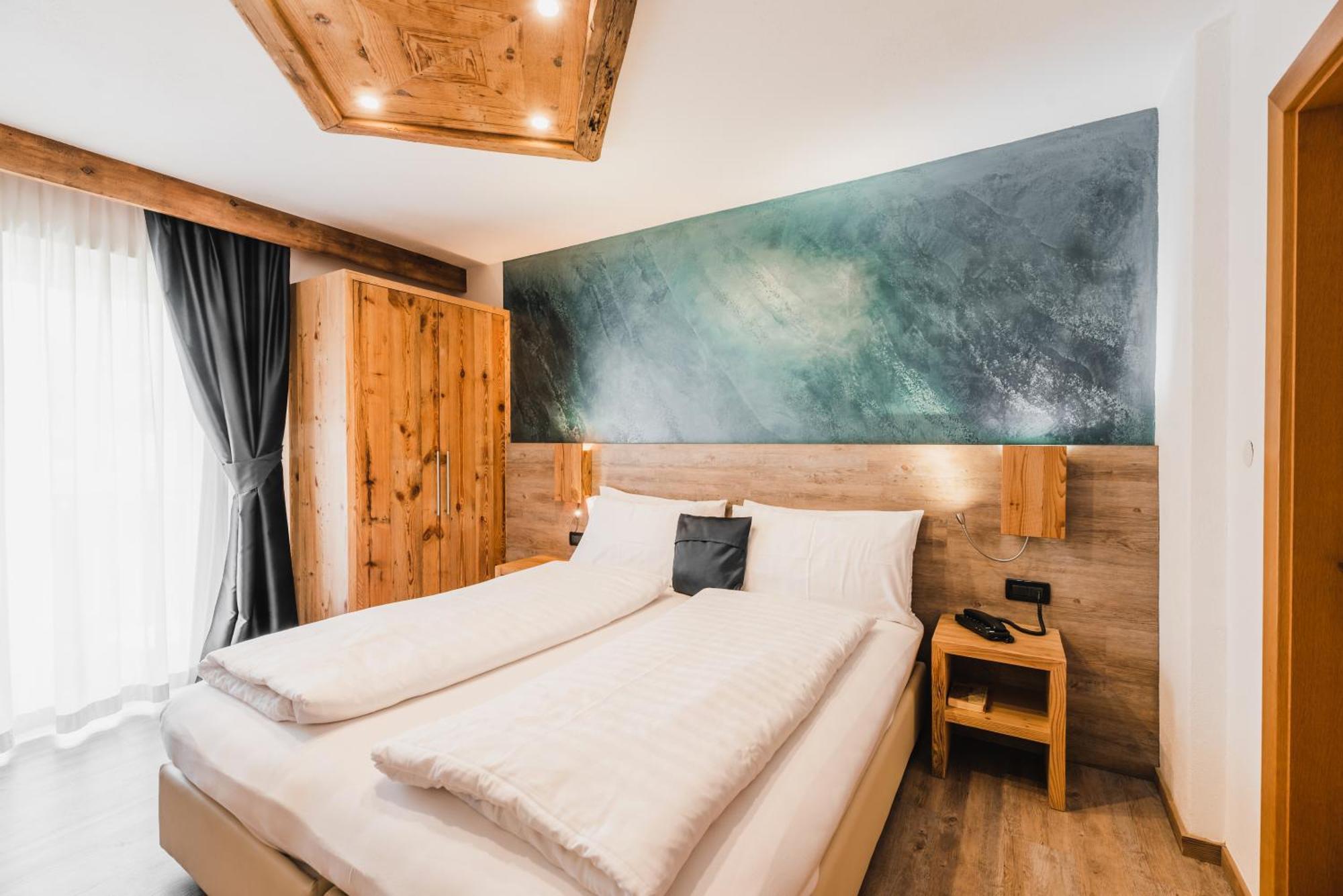 Hotel Arnika Pozza di Fassa Esterno foto