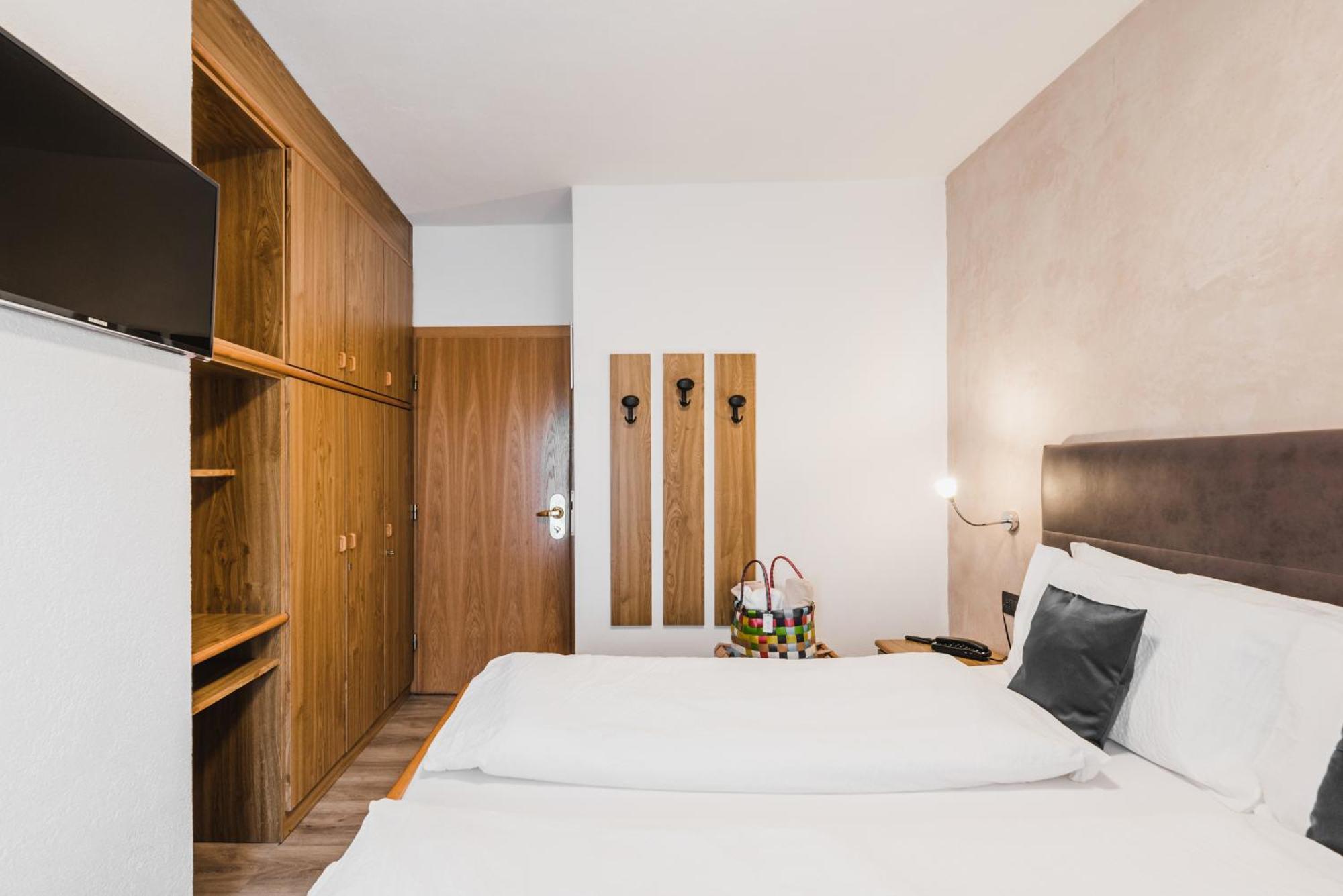 Hotel Arnika Pozza di Fassa Esterno foto
