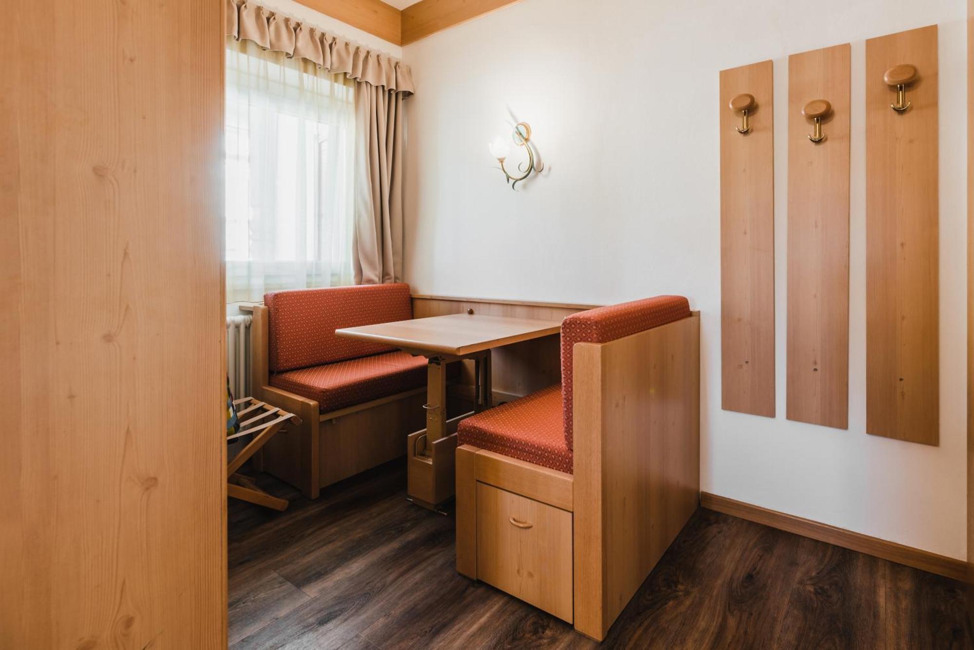 Hotel Arnika Pozza di Fassa Esterno foto