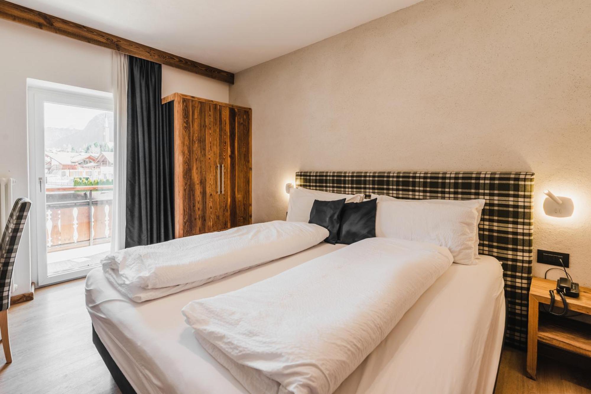 Hotel Arnika Pozza di Fassa Esterno foto