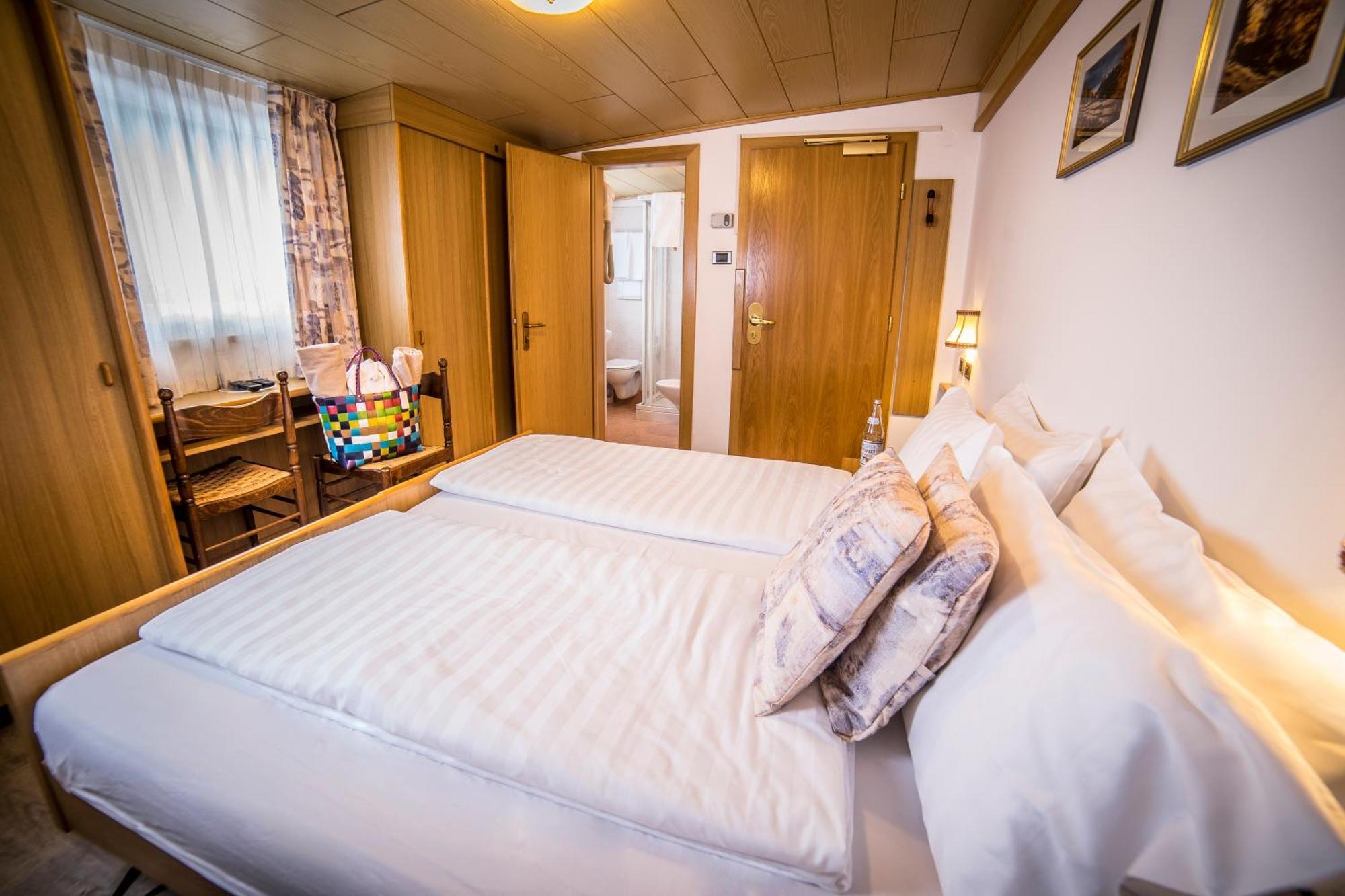 Hotel Arnika Pozza di Fassa Esterno foto