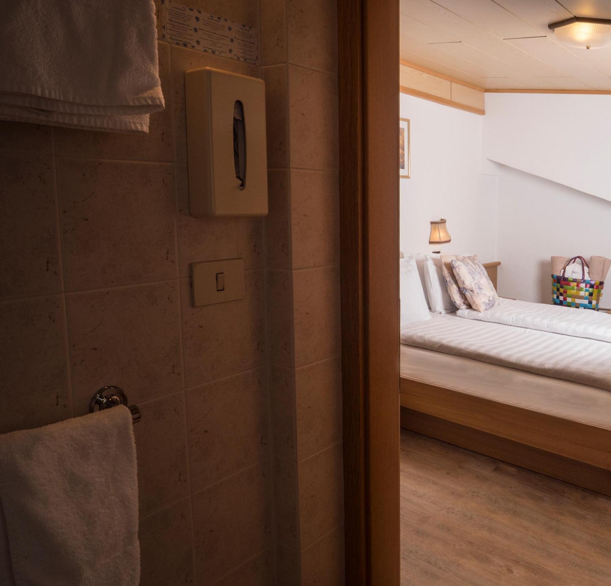 Hotel Arnika Pozza di Fassa Esterno foto