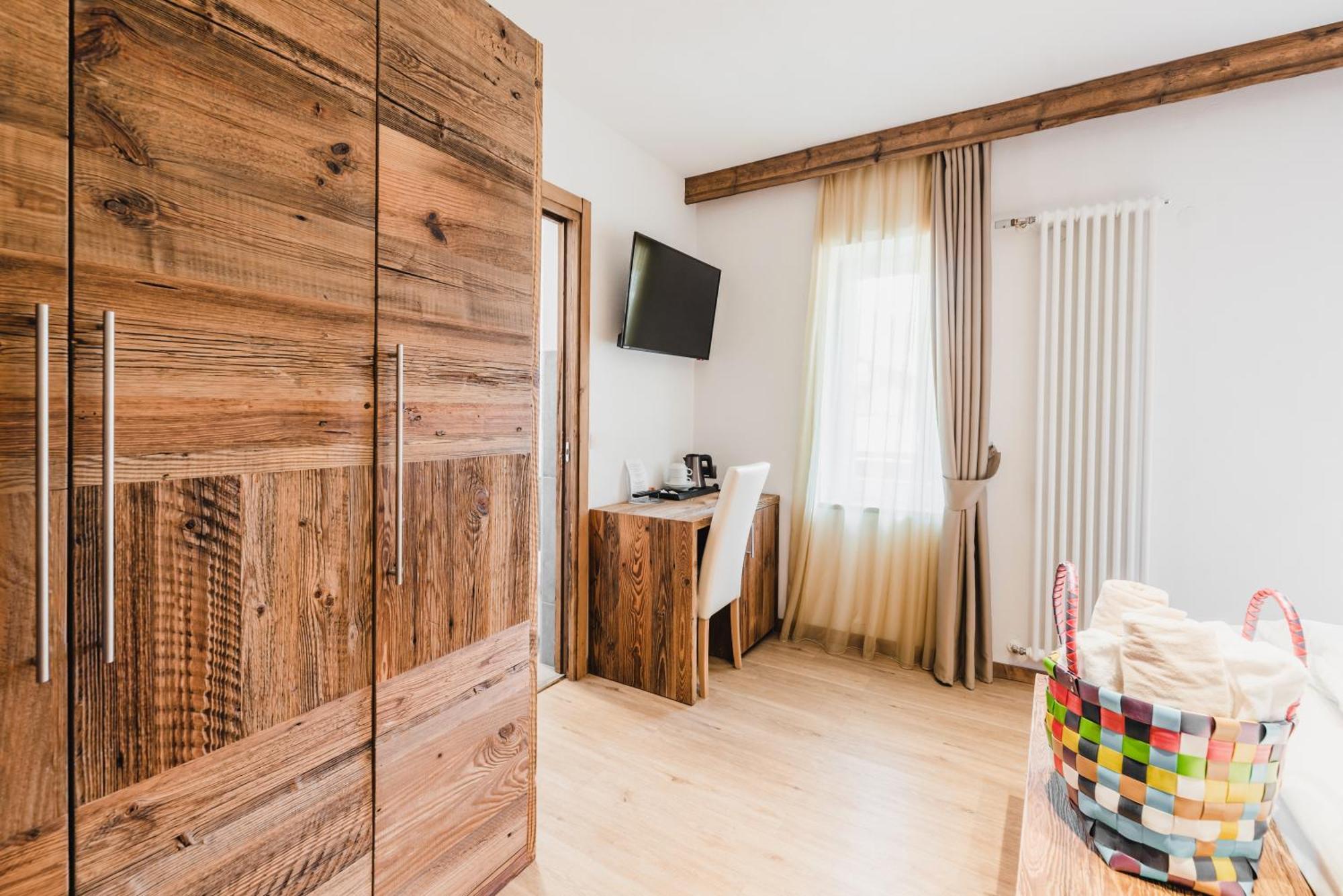 Hotel Arnika Pozza di Fassa Esterno foto