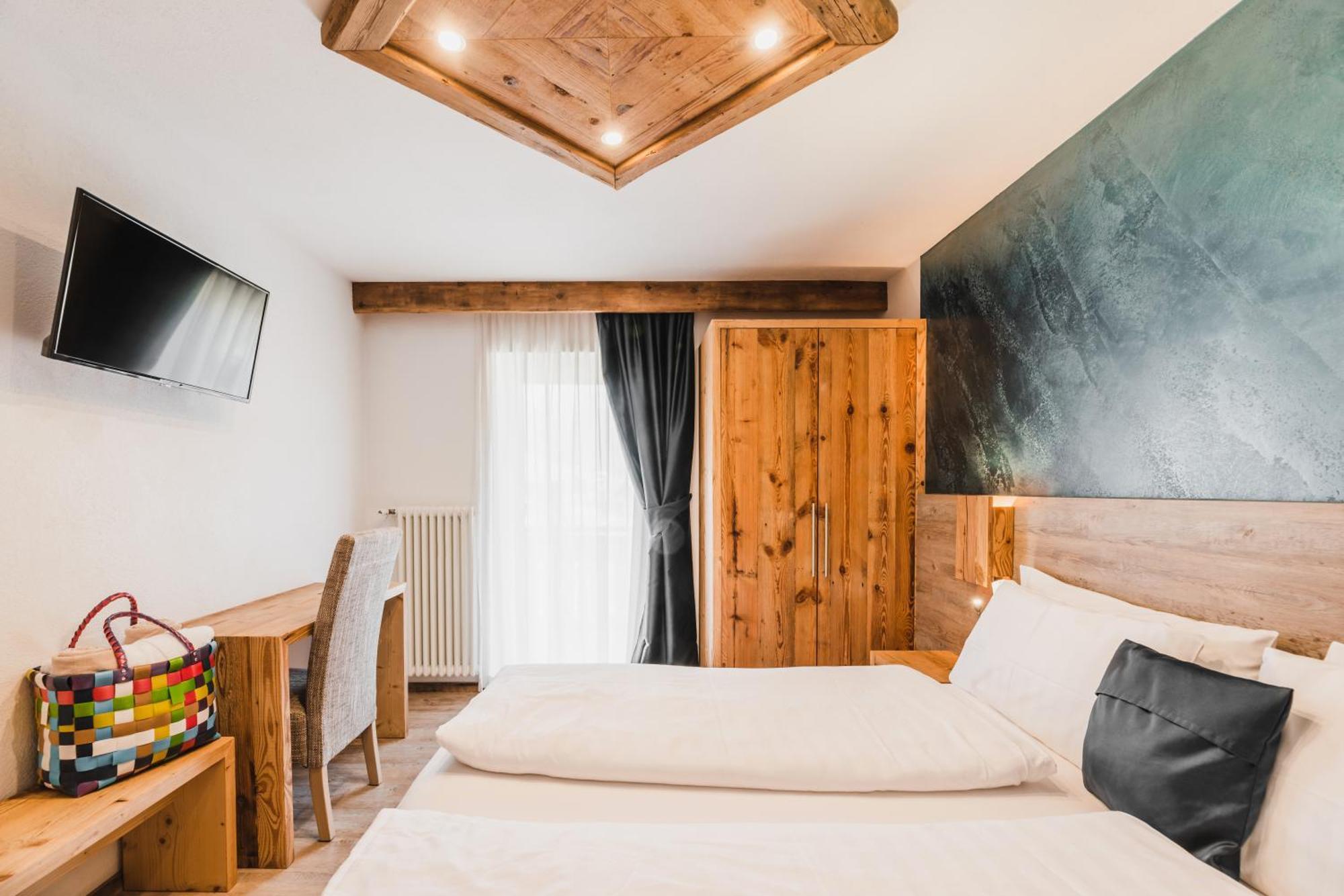Hotel Arnika Pozza di Fassa Esterno foto