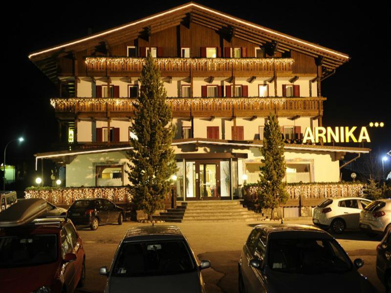Hotel Arnika Pozza di Fassa Esterno foto