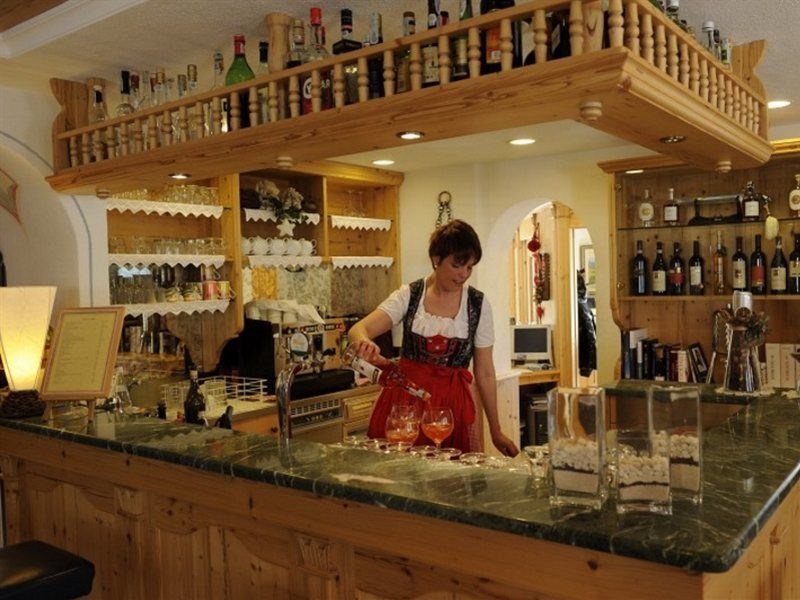 Hotel Arnika Pozza di Fassa Esterno foto