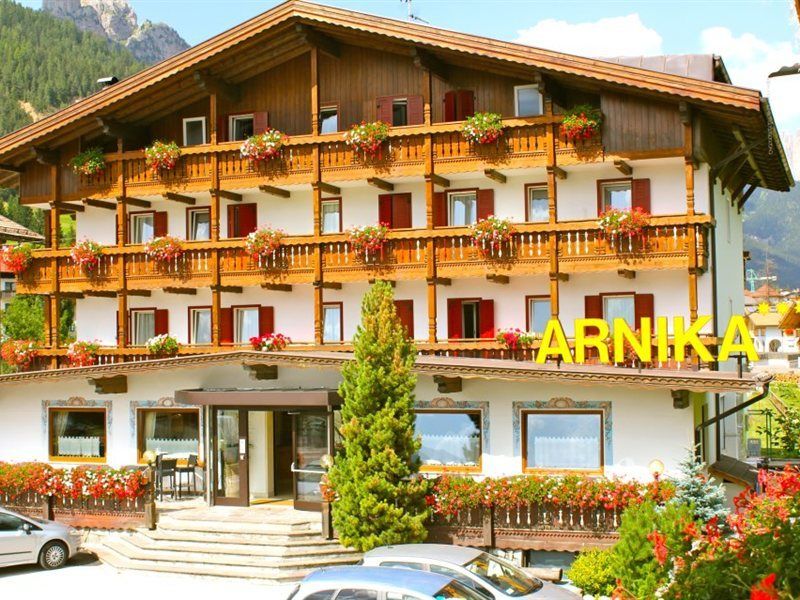 Hotel Arnika Pozza di Fassa Esterno foto