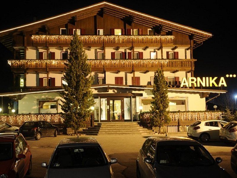 Hotel Arnika Pozza di Fassa Esterno foto